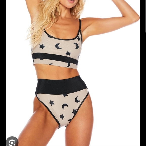 Beach Riot Top - Picture 2 of 8